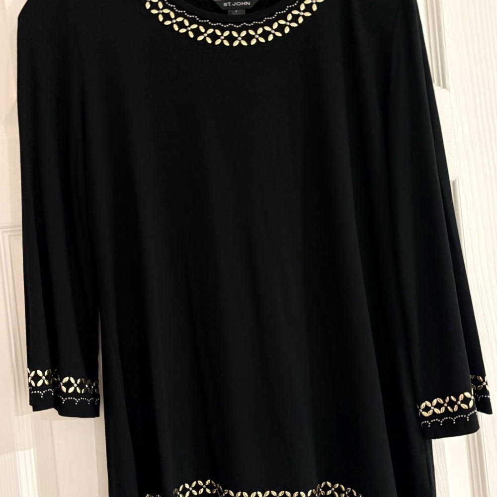 St. John Black & Gold Top 🖤
